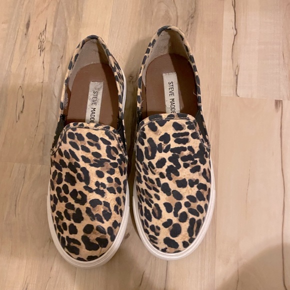 Steve Madden, size 6.5, cheetah sneakers - Picture 1 of 3